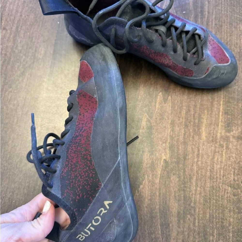 Kids climbing Shoes - Black and Red